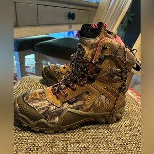 NEW! Women’s size 10 Irish Setter pink camo boots 🥾✨